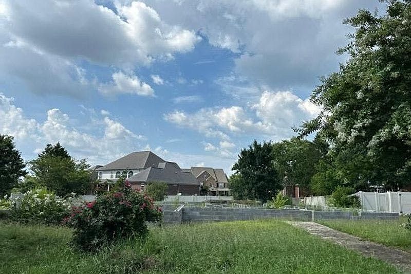 1st image of 104 Overleaf Point SW