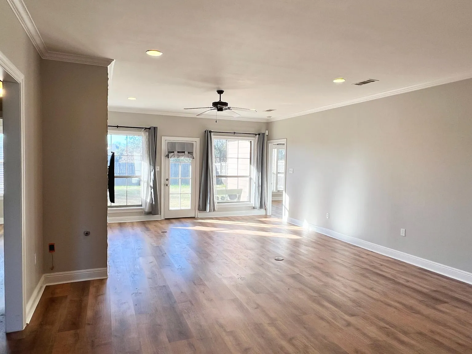 3 bed, 1572 sqft, $2,100 — Photo 4