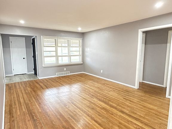 3rd image of 2607 N Erie Ave
