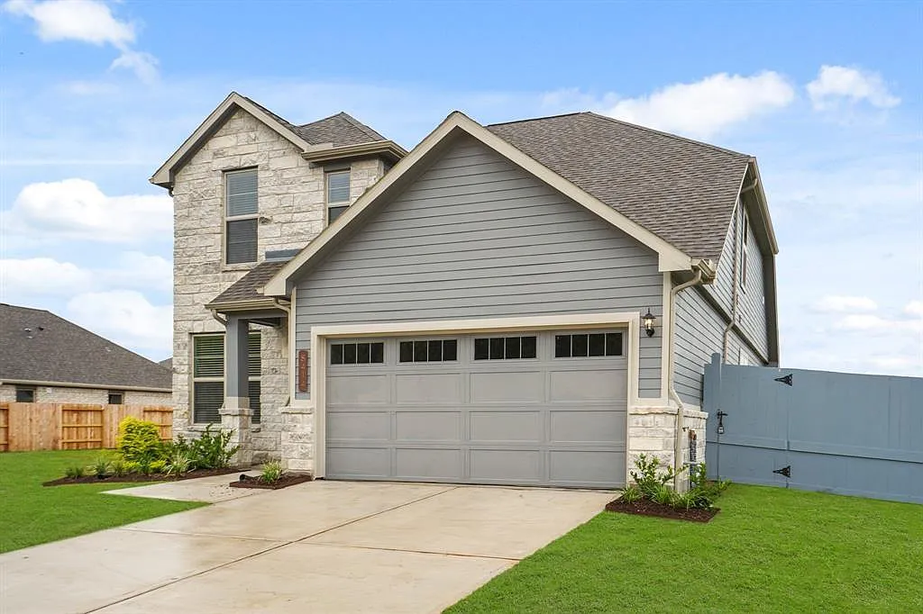 4 bed, 3.0 bath, 2319 sqft, $2,700 — Photo 4