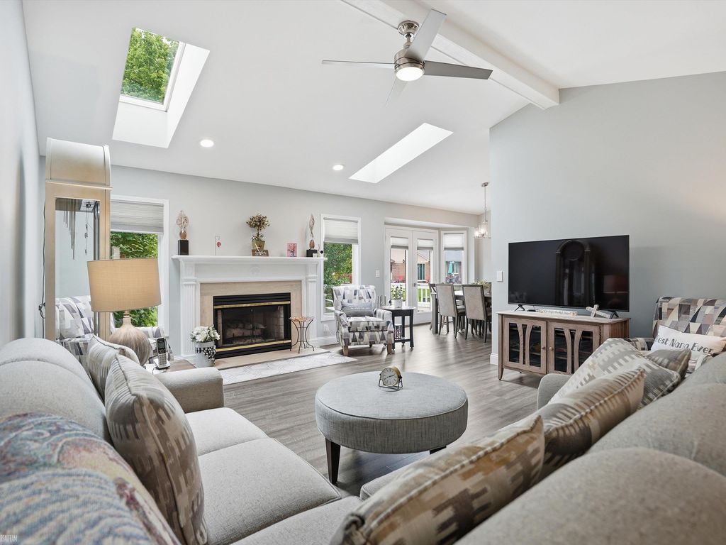 19020 Carmelo Dr N, Clinton Township, MI - View 5