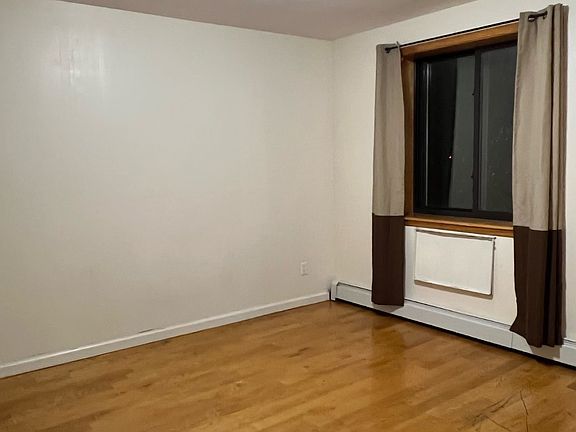 3rd image of 7548 Parsons Blvd