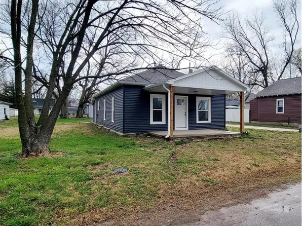 615 N Oak St, Iola, KS 66749