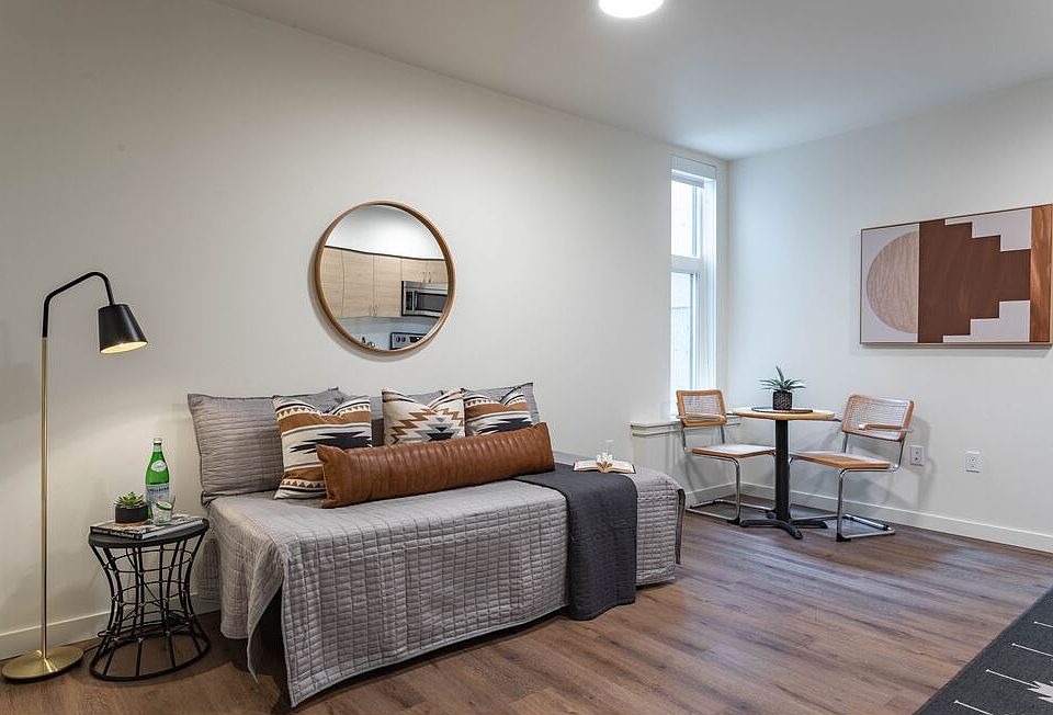 1st image of 609 W Nickerson St #301
