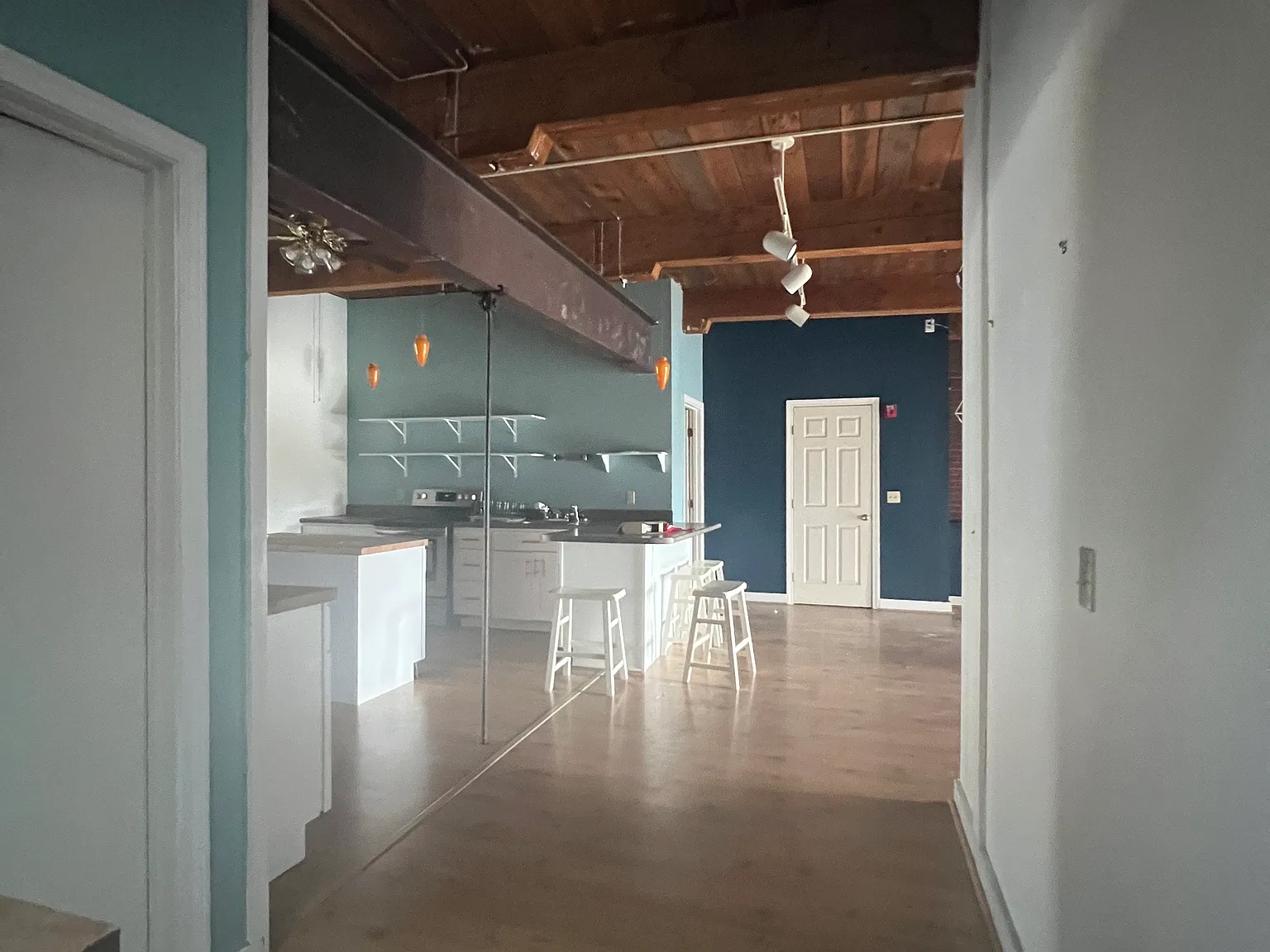 4 bed, 3000 sqft, $2,200 — Photo 3