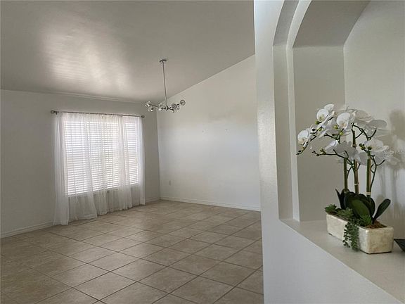 3rd image of 419 BUCKINGHAM CIRCLE