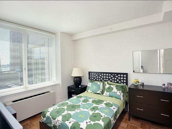 4th image of 1510 Lexington Ave APT 12E