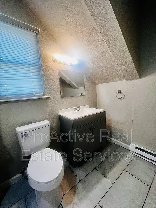 2 bed, 1.0 bath, 612 sqft, $1,350 — Photo 3