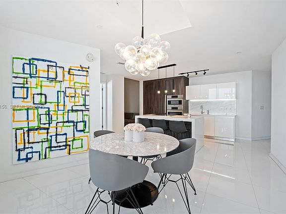 4th image of 851 NE 1st Ave #909