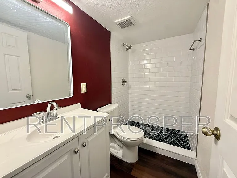 1100 Delaney Ave #F201 — Photo 8