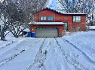 1018 N Benton Dr, Sauk Rapids, MN 56379