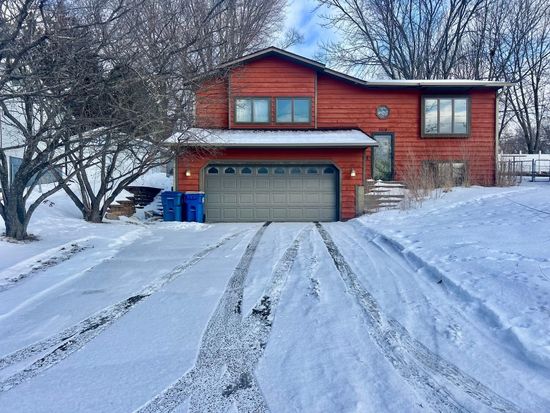 1018 N Benton Dr, Sauk Rapids, MN 56379