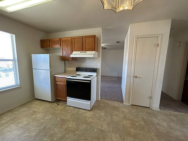 1702 Benttree Dr — Photo 7