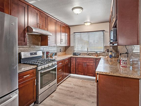 4th image of 407 Southside Dr