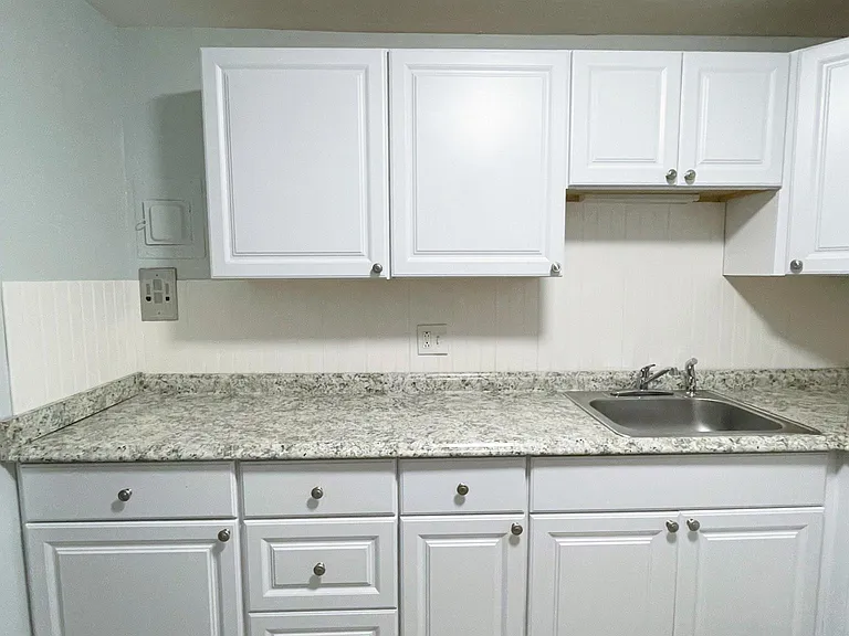 211 W Squantum St #1T — Photo 2