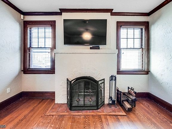 4th image of 20 Evergreen Ave
