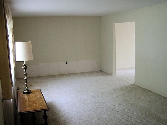 2nd image of 2641 Majestic Dr