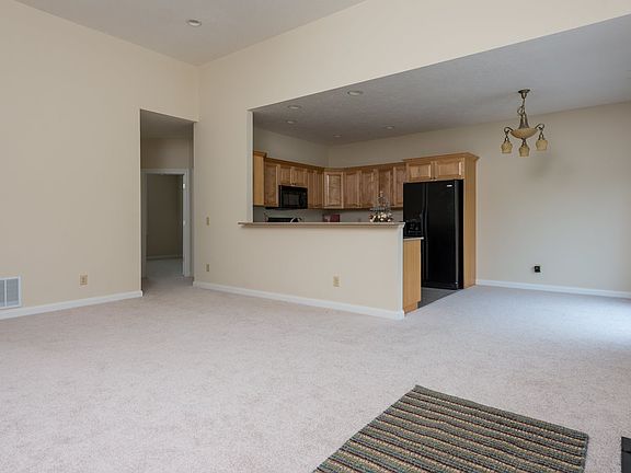 5th image of 36 Cambridge Cir