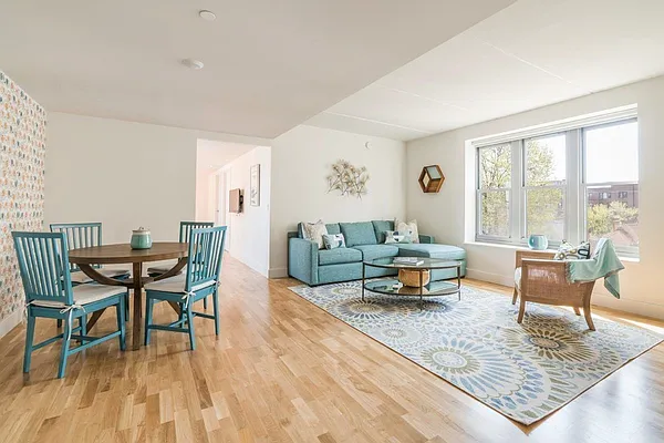 Rented by Lisa Management | media 2