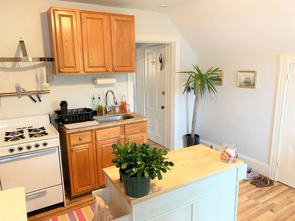 1st image of 5 Bradford Ave #3