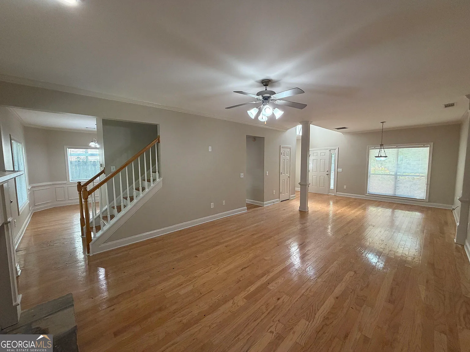 3 bed, 2.5 bath, 1852 sqft, $1,925 — Photo 2