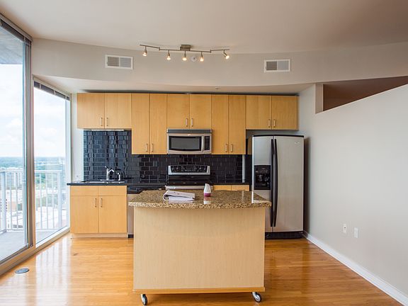 3rd image of 155 Court Ave #1707