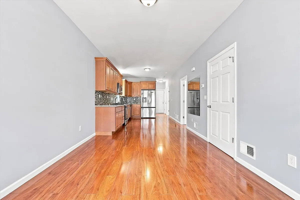 2 bed, $2,400 — Photo 4