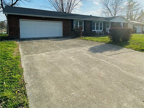 3rd image of 605 Holiday Dr