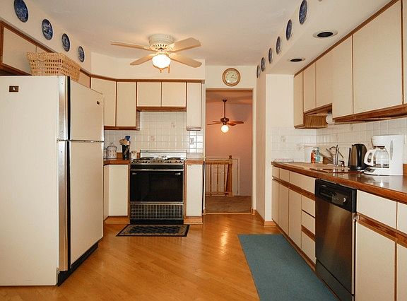5th image of 521 S Cedarcrest Dr