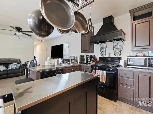 424 W Cherry Ln Trailer 94, Meridian, ID 83642