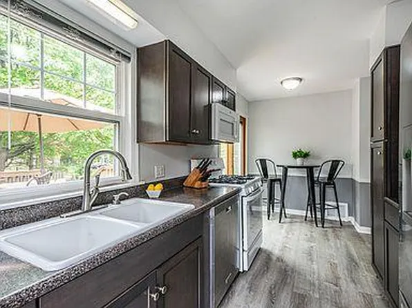 1043 Lake Grove Ave SE, East Grand Rapids, MI 49506