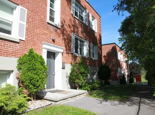 354 London Ter #6, Ottawa, ON K1K2W3