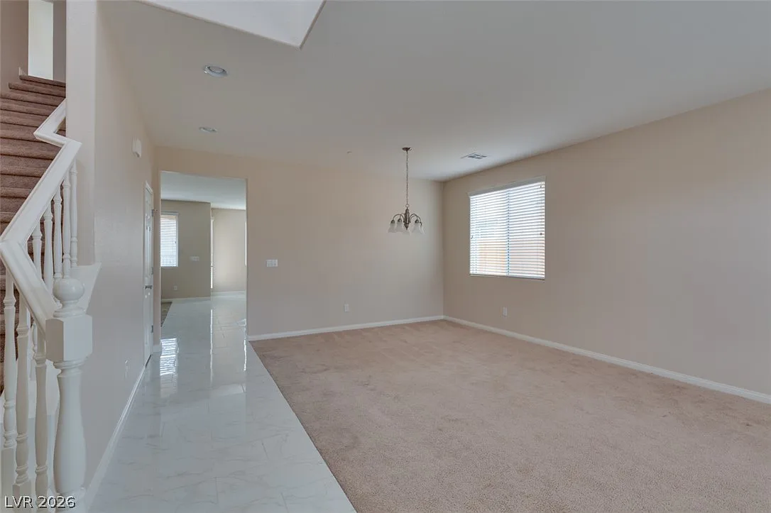 4 bed, 3.0 bath, 2239 sqft, $3,000 — Photo 2