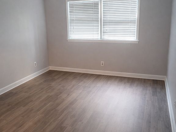 2nd image of 2804 E Carriage Dr #B