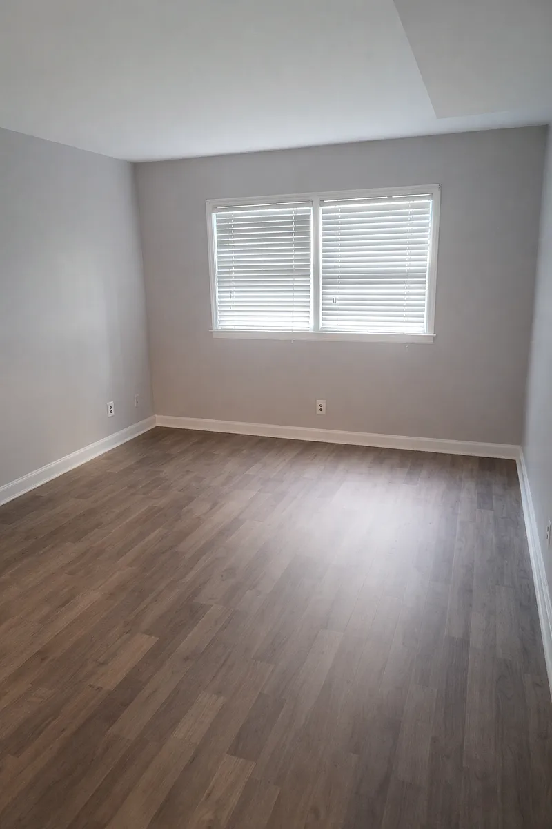 Building Photo - 2804 E Carriage Dr #B