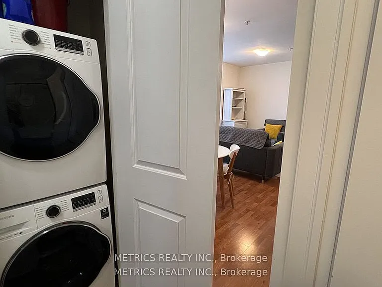 459 Kerr St #201 — Photo 9
