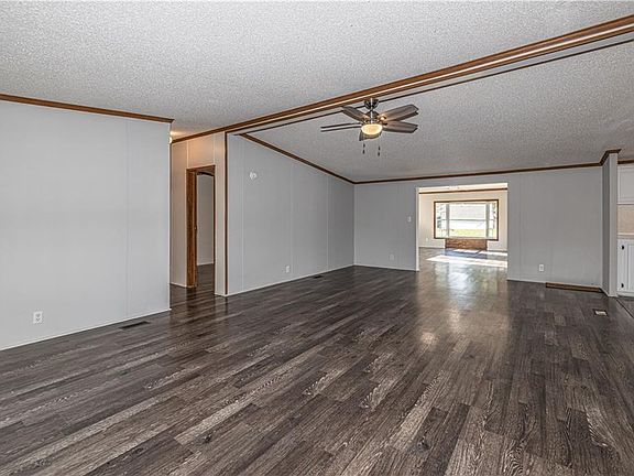 2nd image of 980 W 265th St