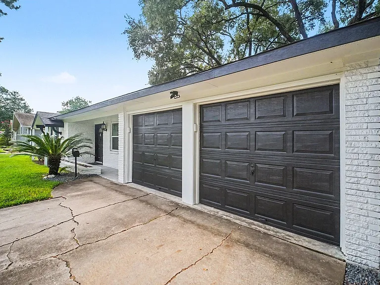 9323 Meadowbriar Ln — Photo 5