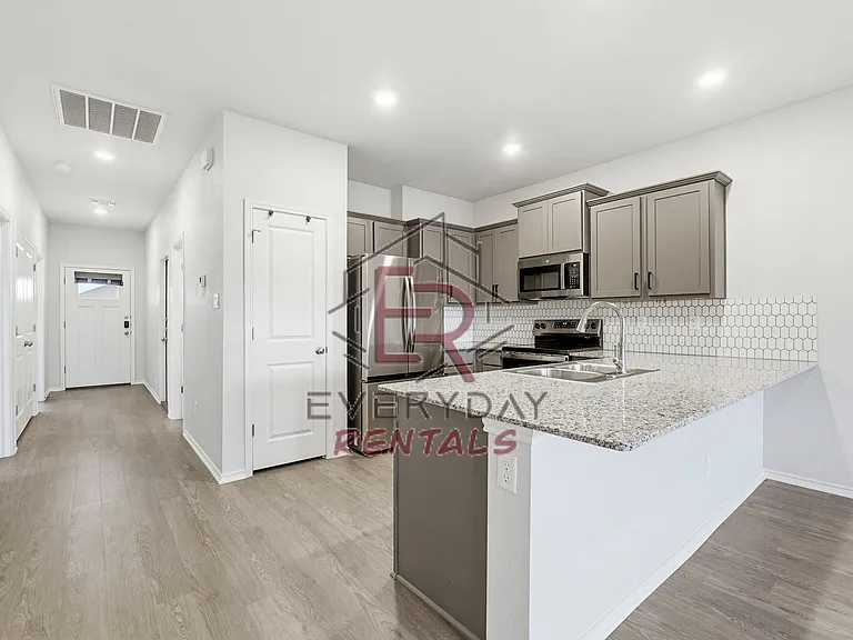 1226 Lexington Dr #B — Photo 4