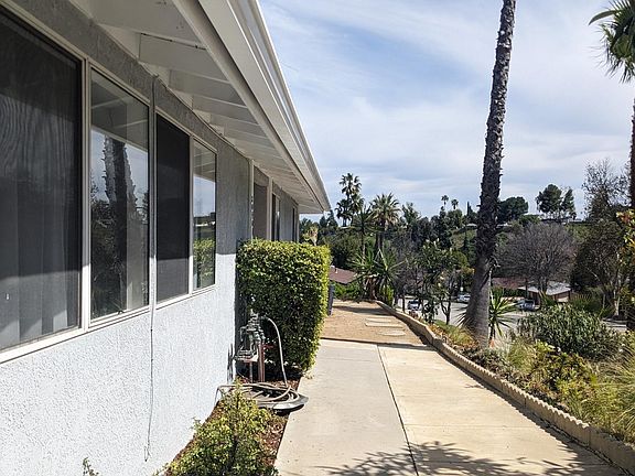 5th image of 20401 Oxnard St