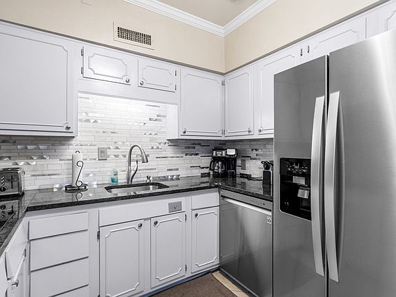 3rd image of 10100 Lake Shore Dr APT B1
