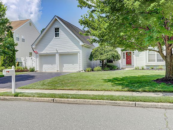 3rd image of 44 Crown Cir