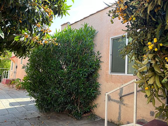 3rd image of 5223 De Longpre Ave #5223