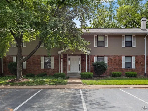 1914 High Sun Dr, Florissant, MO 63031