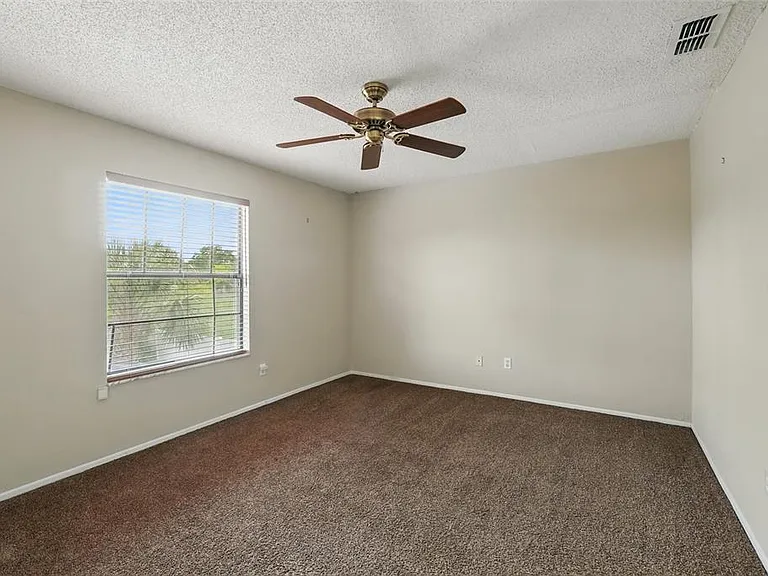 7925 Tumblestone Dr — Photo 32