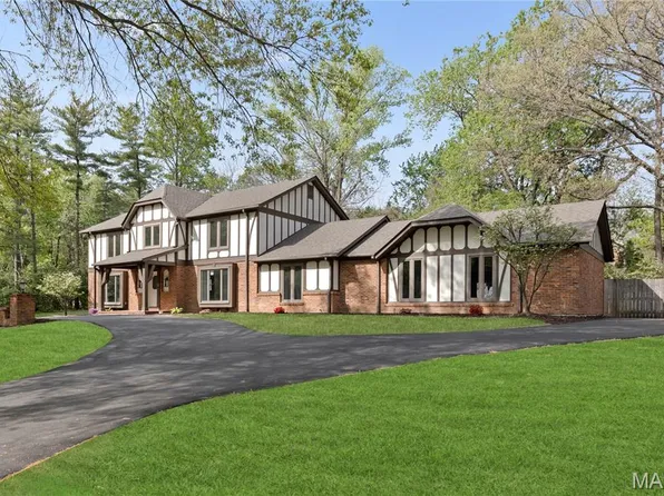 123 Pinehurst Estates Dr, Saint Louis, MO 63141