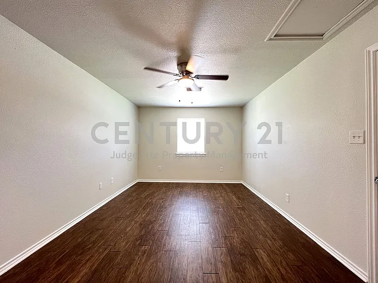114 Southmanor Ct — Photo 6