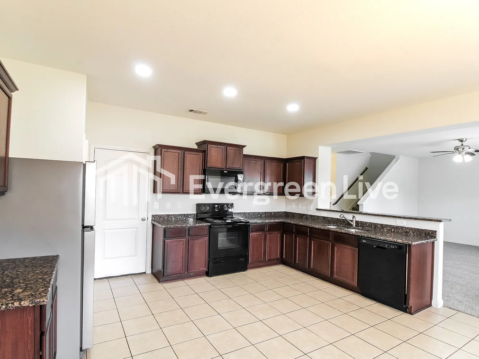 3 bed, 2.5 bath, 2008 sqft, $2,145 — Photo 4