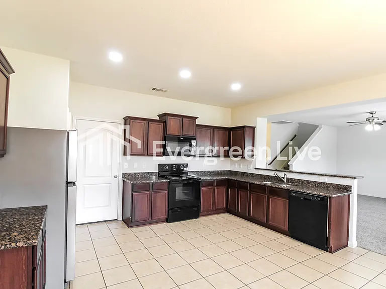 9435 Gold Mountain Dr — Photo 4