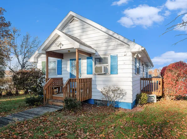 24998 Lake Shore Dr, Dowagiac, MI 49047